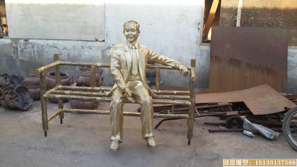 公园人物铜雕塑 公园小品 公园椅子制作