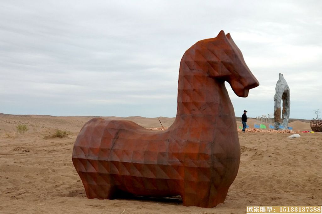 马抽象不锈钢雕塑图片