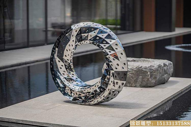 镜面不锈钢镂空圆环雕塑