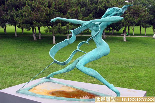 漫步青岛雕塑 公园铜雕塑